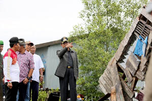 HM Wardan Tinjau Lokasi Korban Angin Puting Beliung di Belaras Mandah